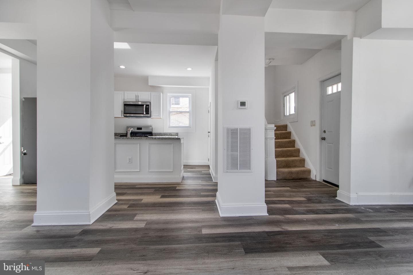 5327 Hamlin Avenue photo 26