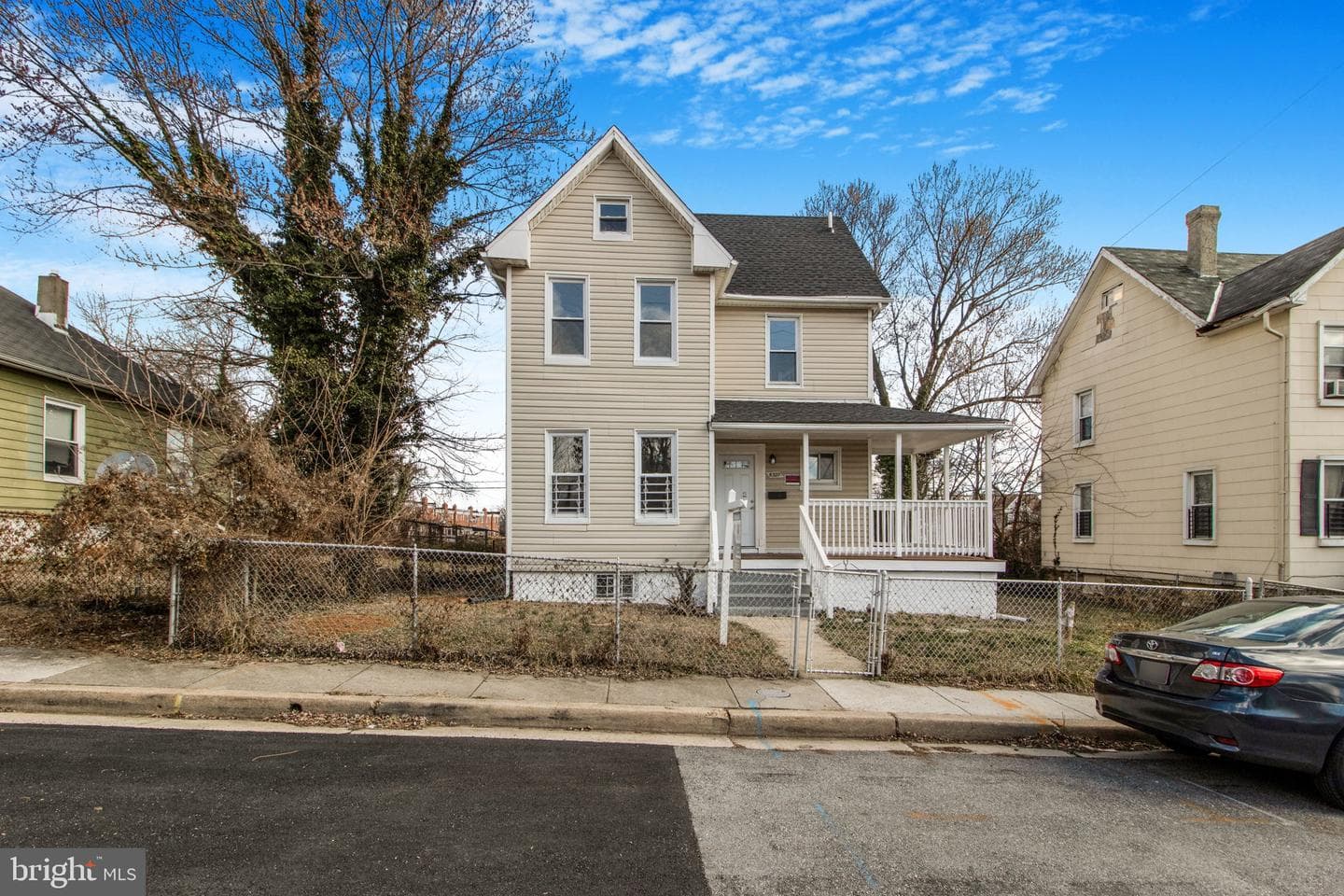 5327 Hamlin Avenue photo 3