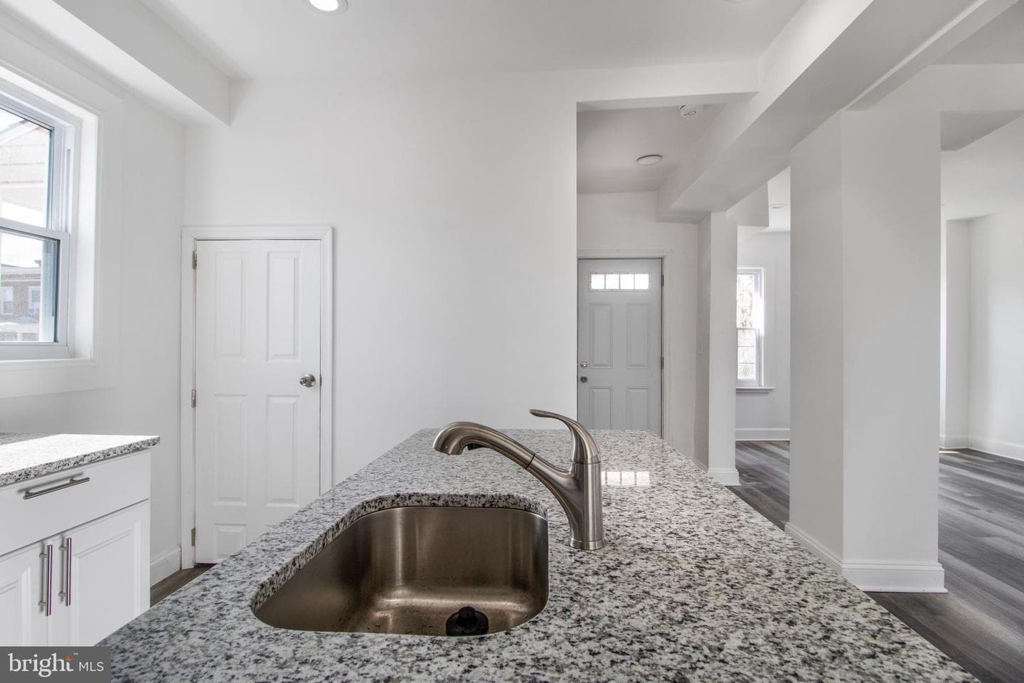 5327 Hamlin Avenue photo 33
