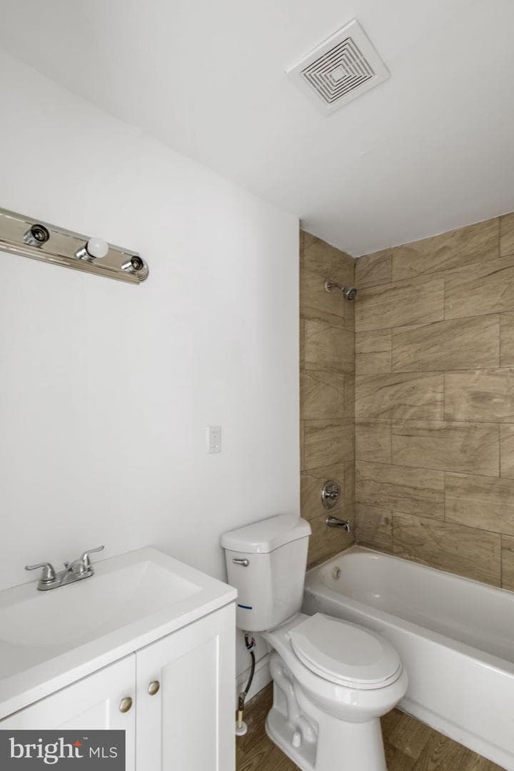 5327 Hamlin Avenue photo 9