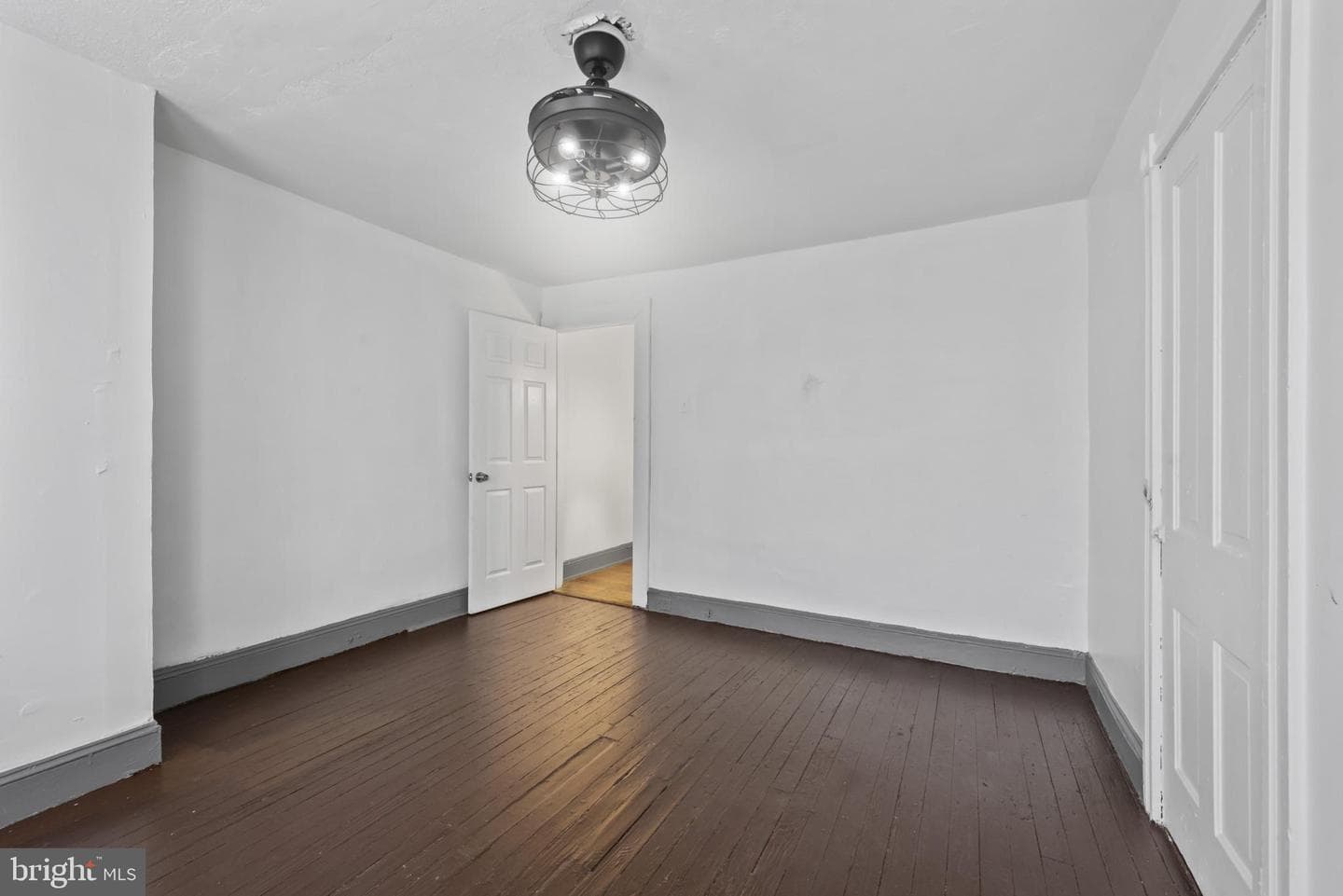 435 Ilchester Avenue photo 17