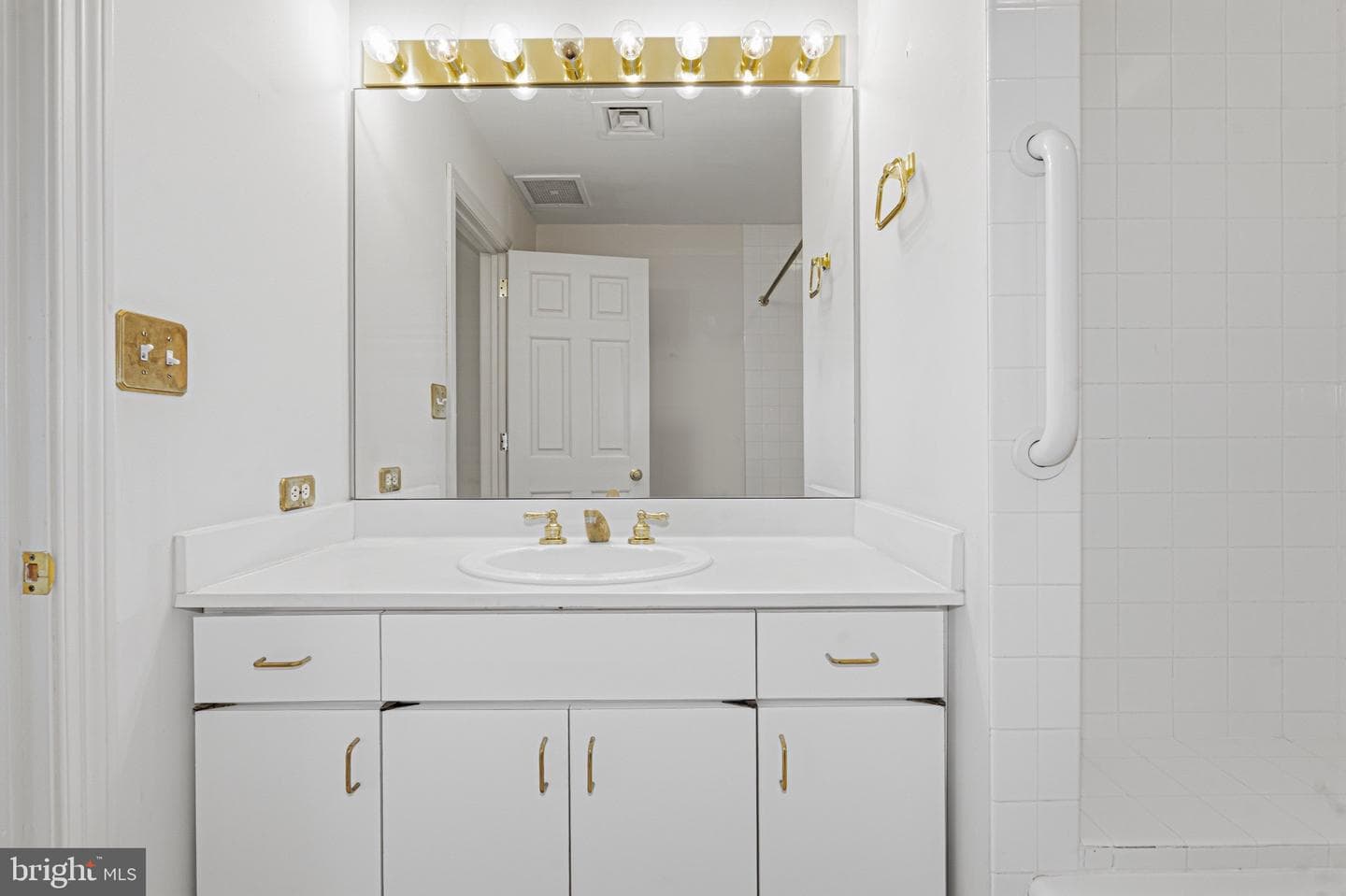 10 E Lee Street #1801 photo 23