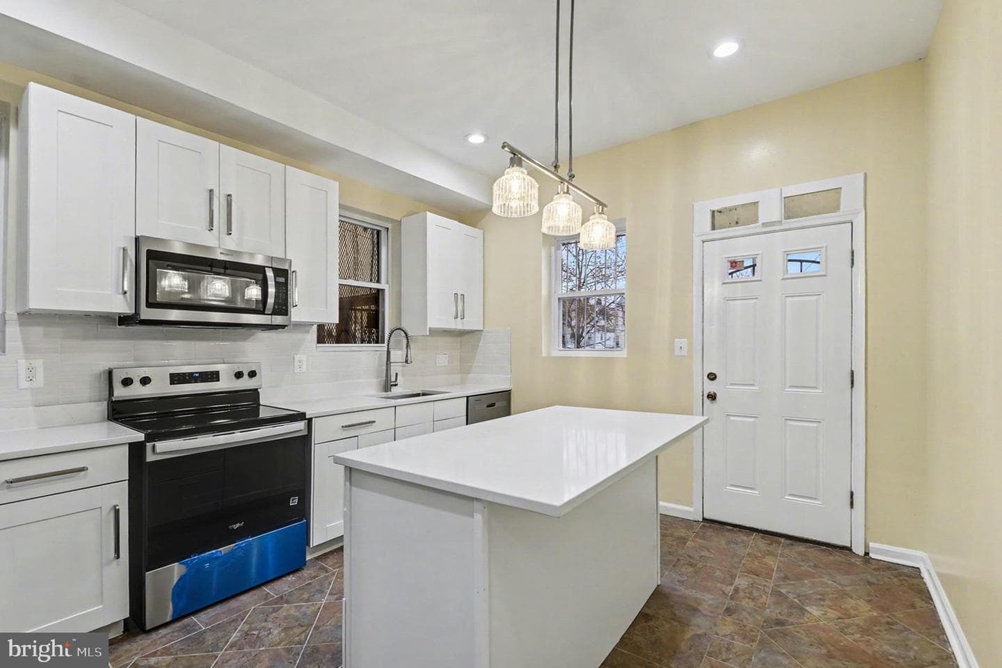 829 E Chase Street photo 11