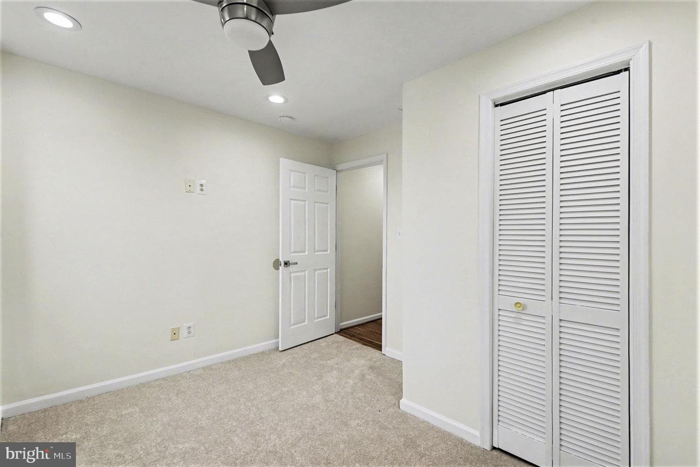829 E Chase Street photo 24