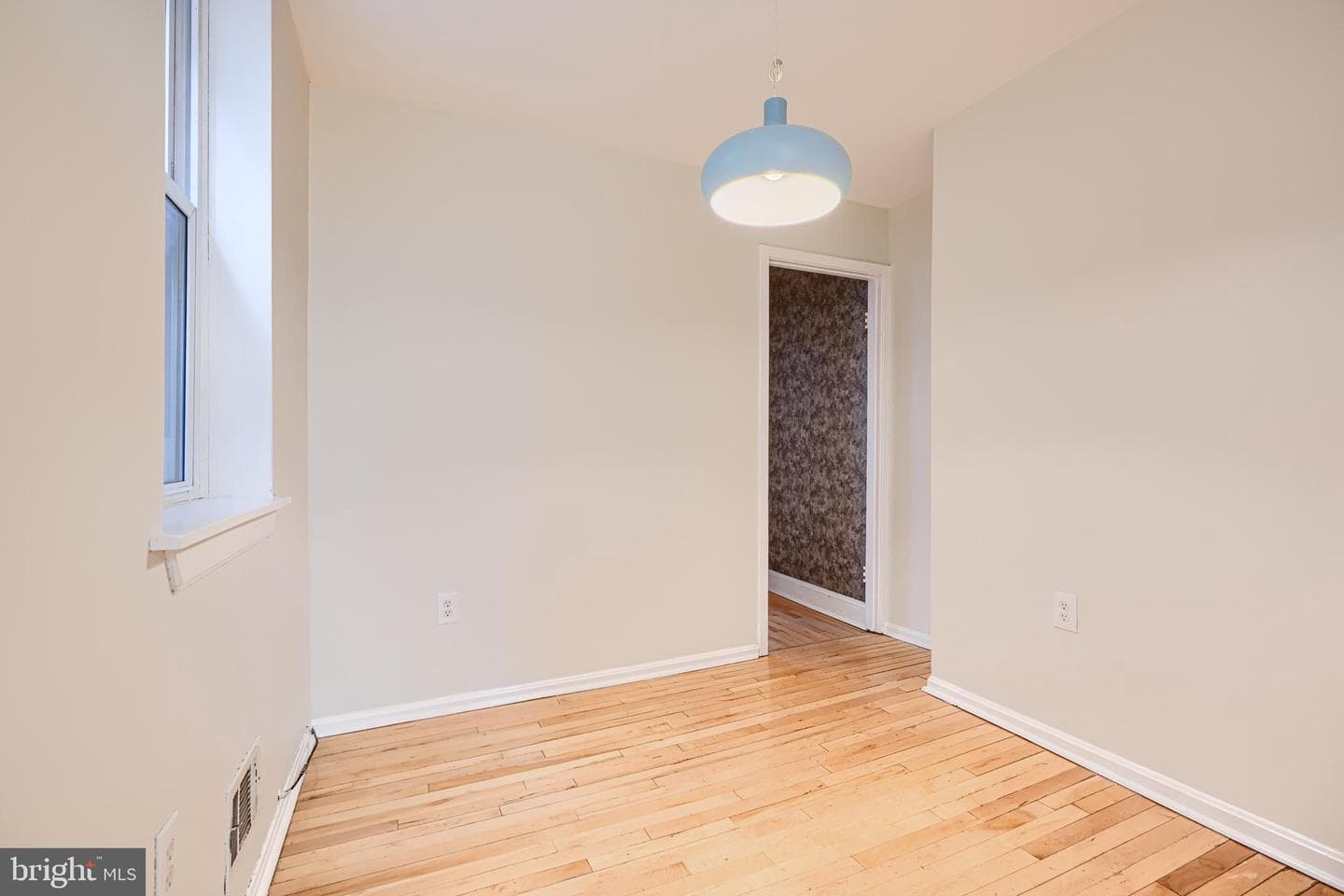 327 S Fremont Avenue photo 12