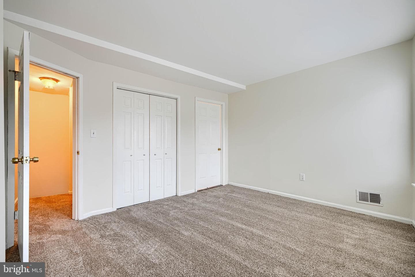 327 S Fremont Avenue photo 35