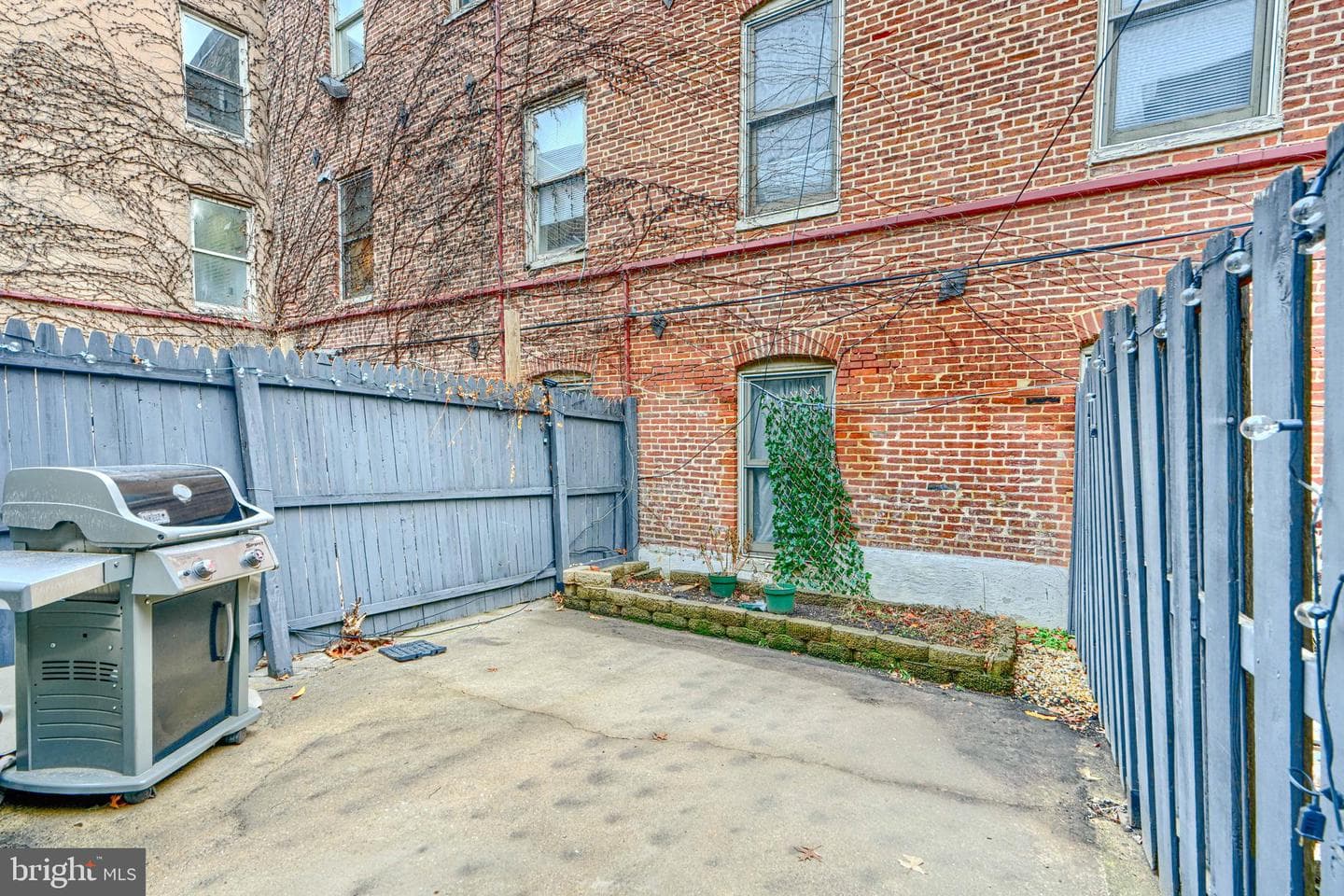 327 S Fremont Avenue photo 42