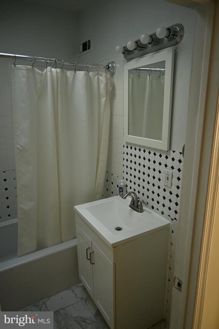3613 Greenmount Avenue photo 34