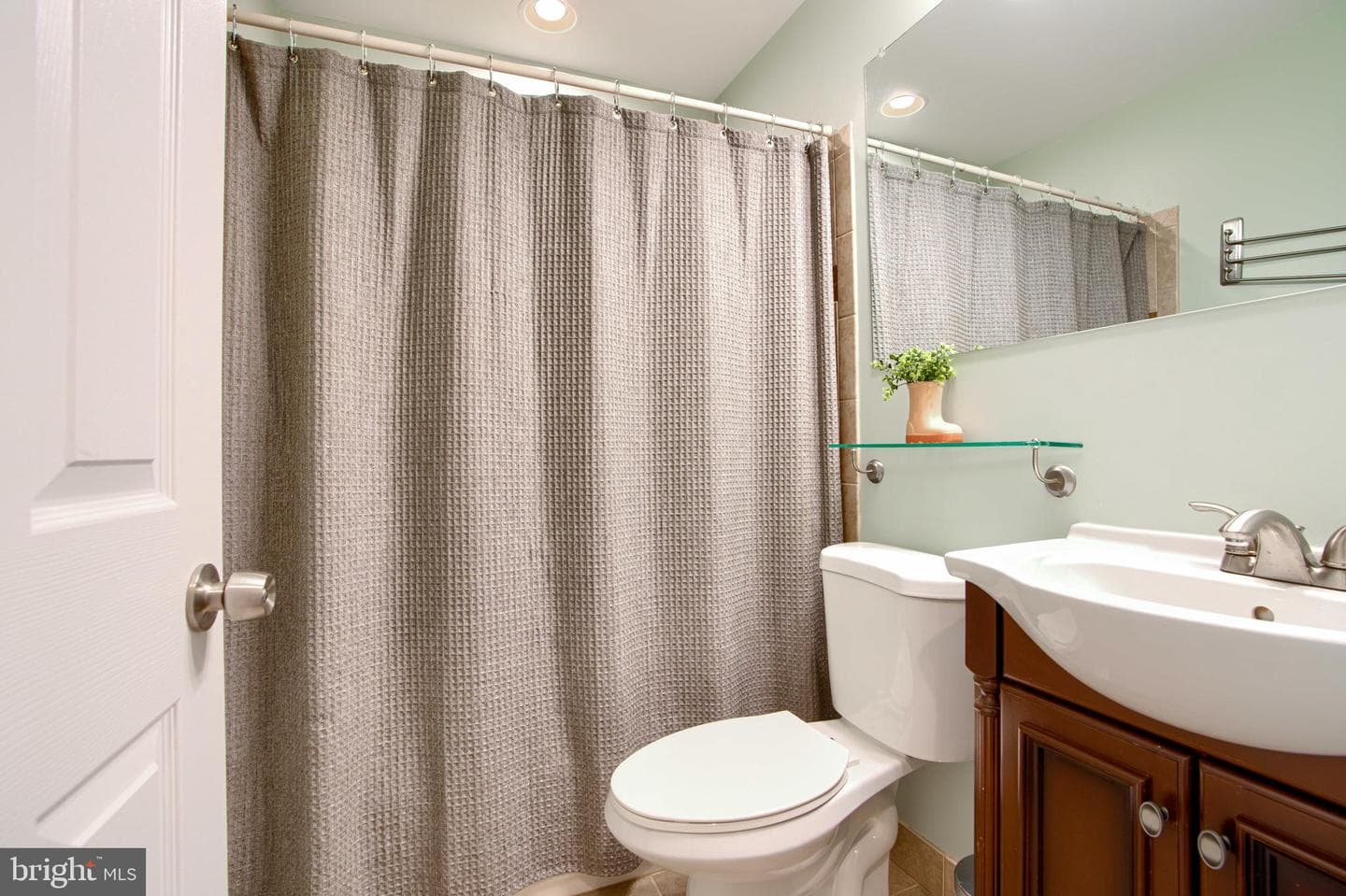 1446 Andre Street photo 17