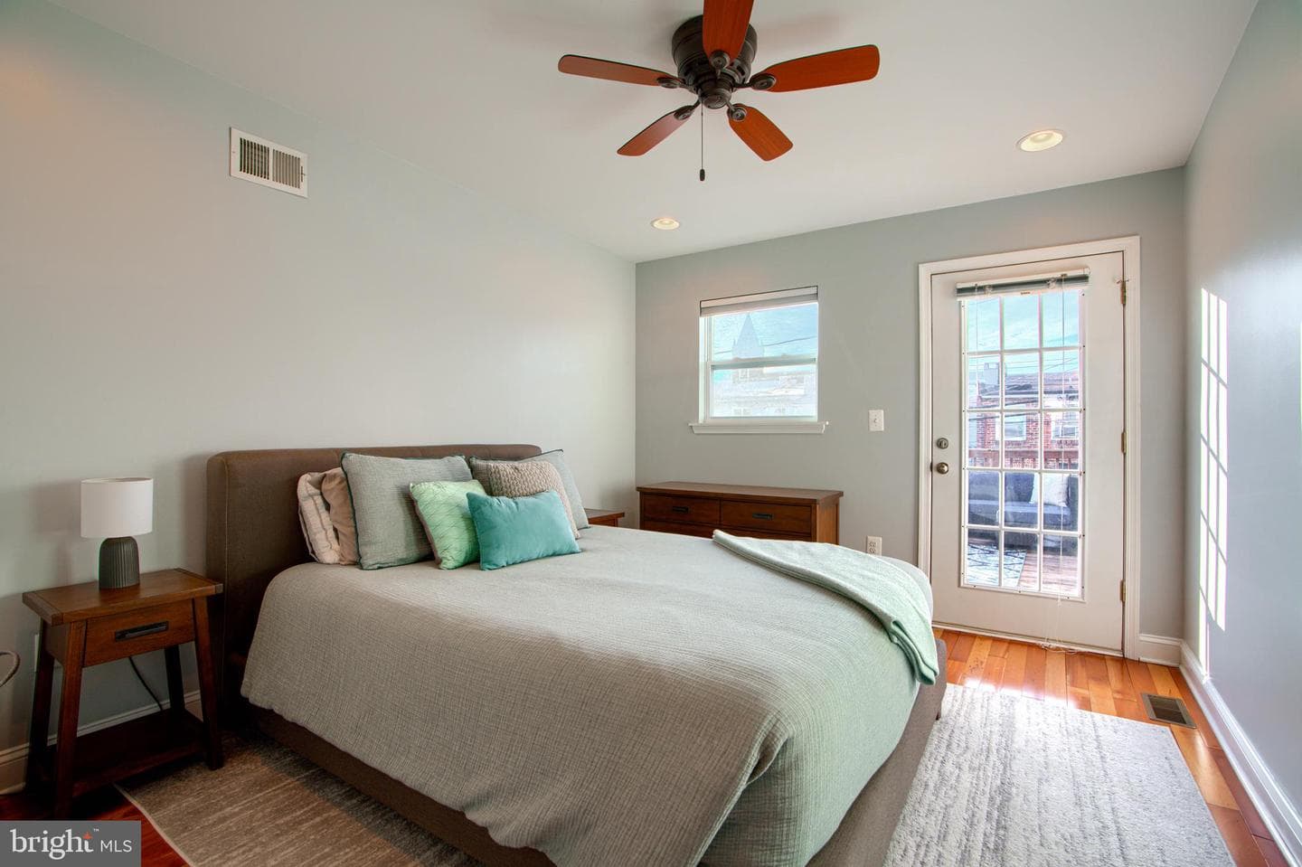 1446 Andre Street photo 21