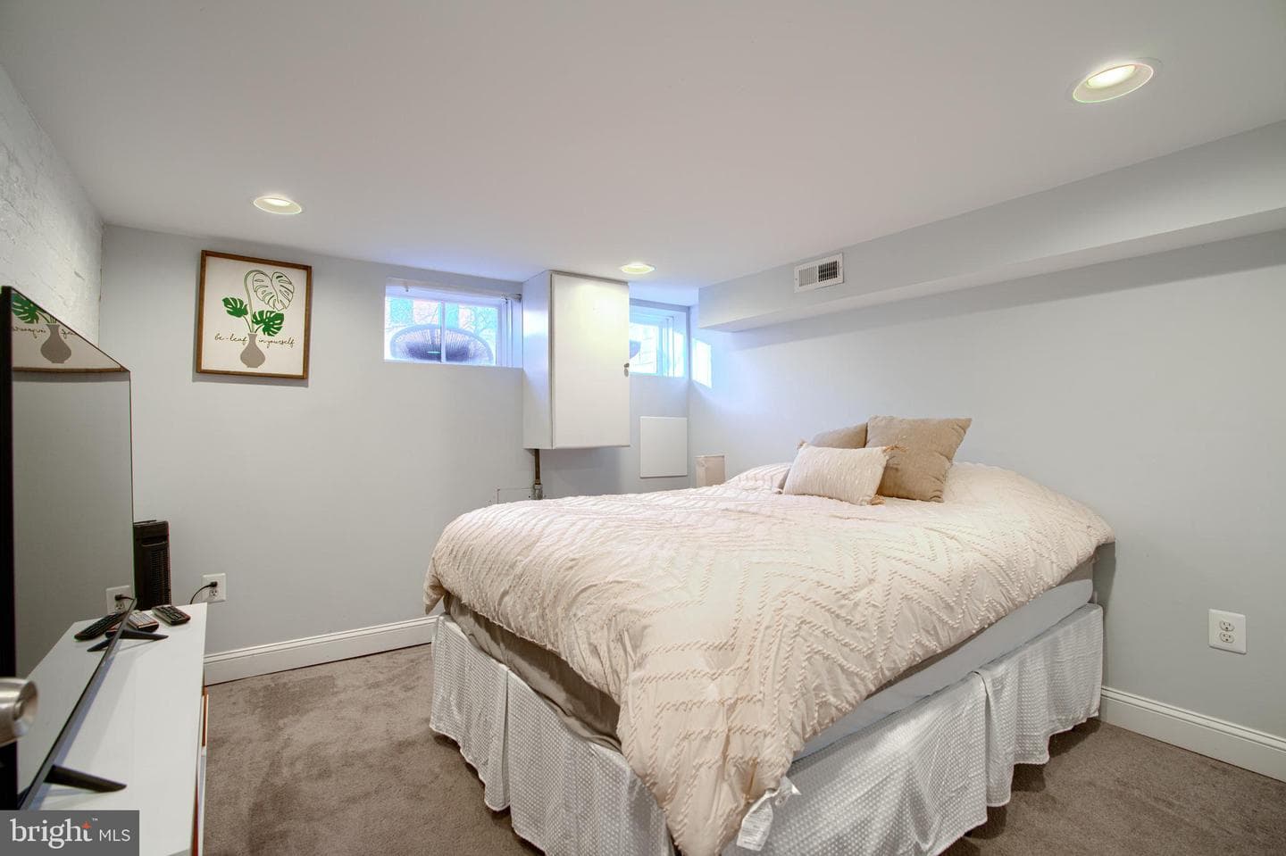 1446 Andre Street photo 30