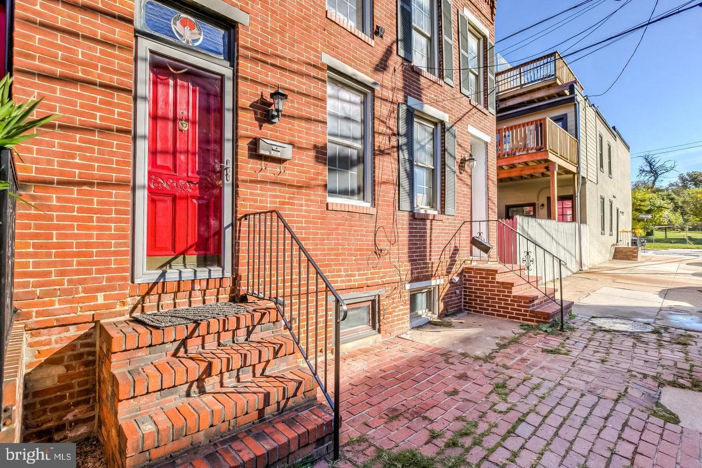 232 E Barney Street photo 3