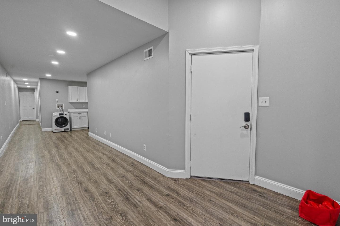 823 Newington Avenue photo 3