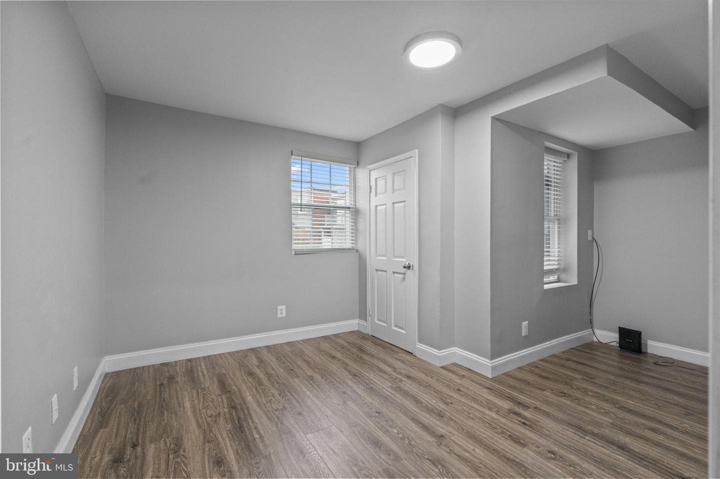 823 Newington Avenue photo 8
