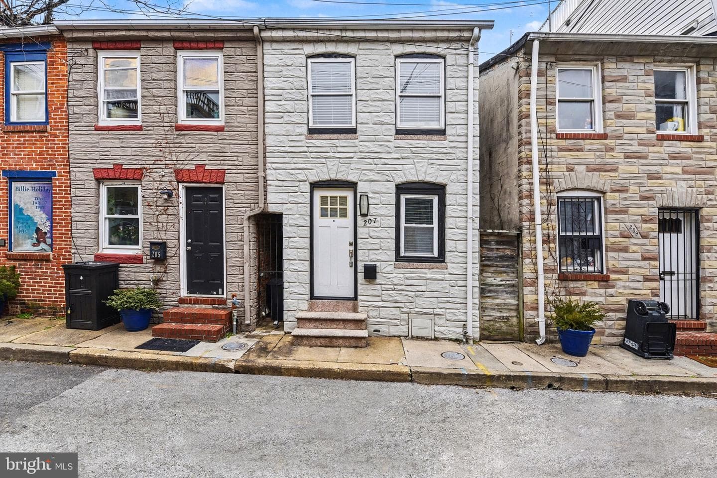 207 S Durham Street photo 2