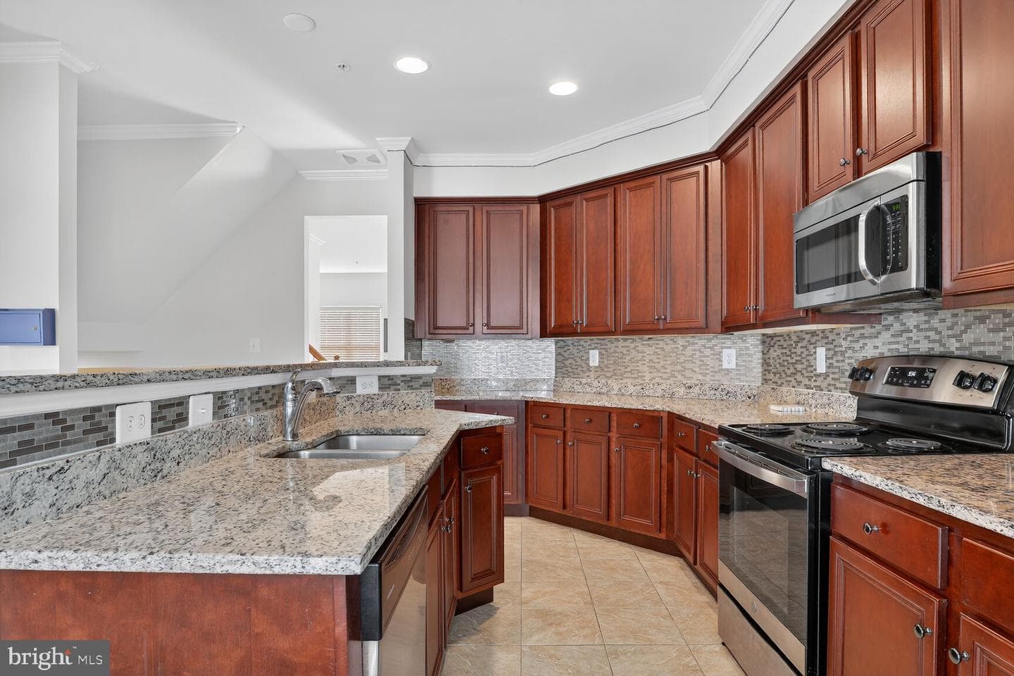 877 Ryan Street photo 7