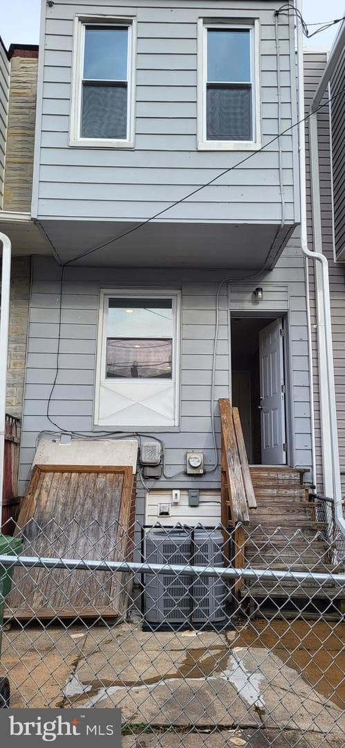704 N Curley Street photo 24
