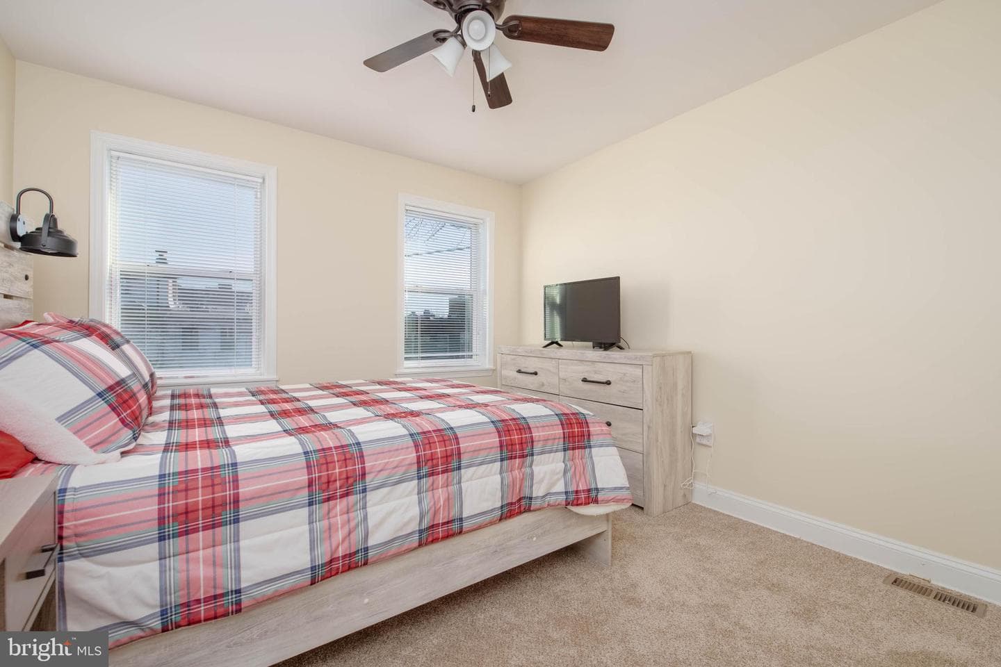1121 Ward Street photo 11