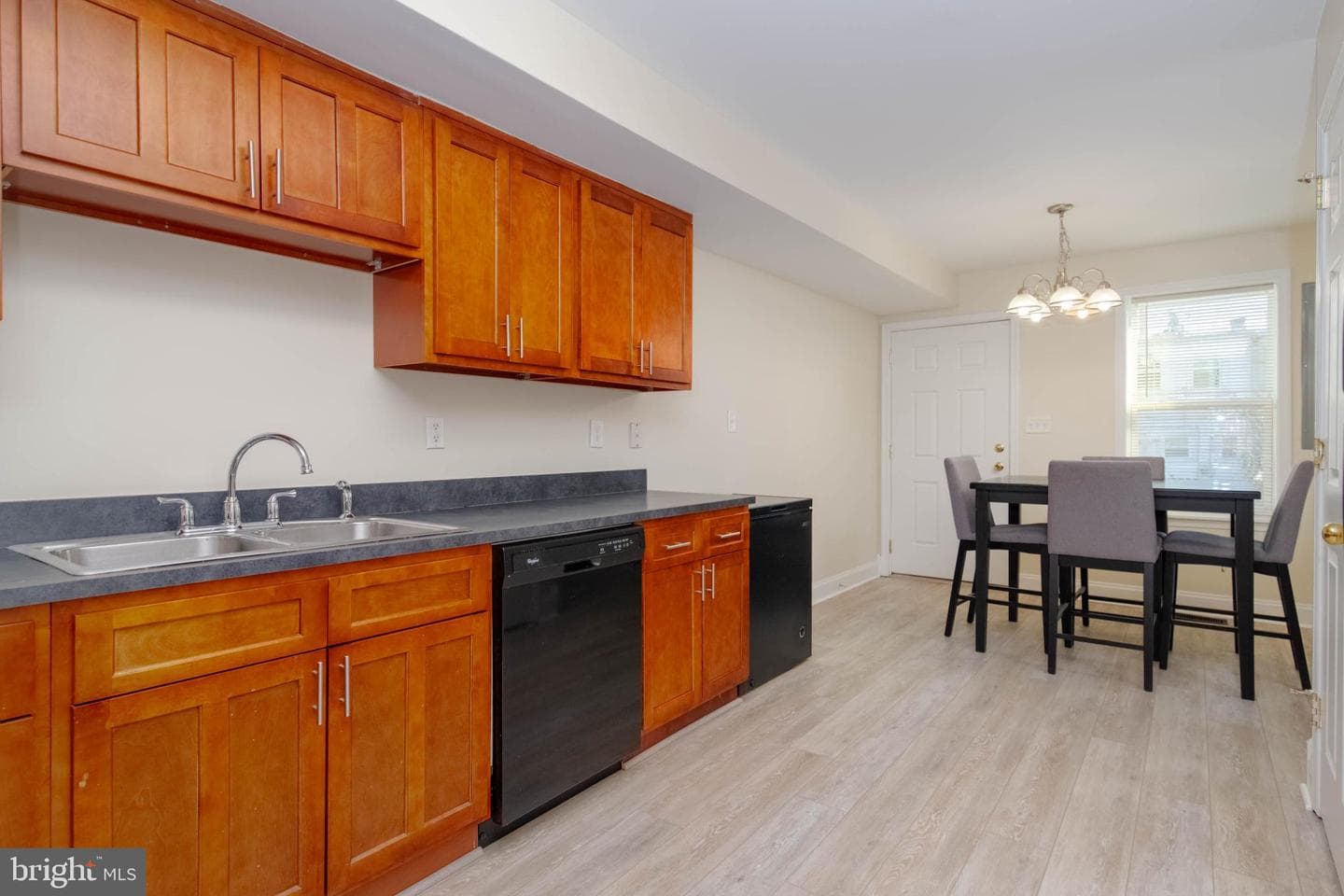 1121 Ward Street photo 7