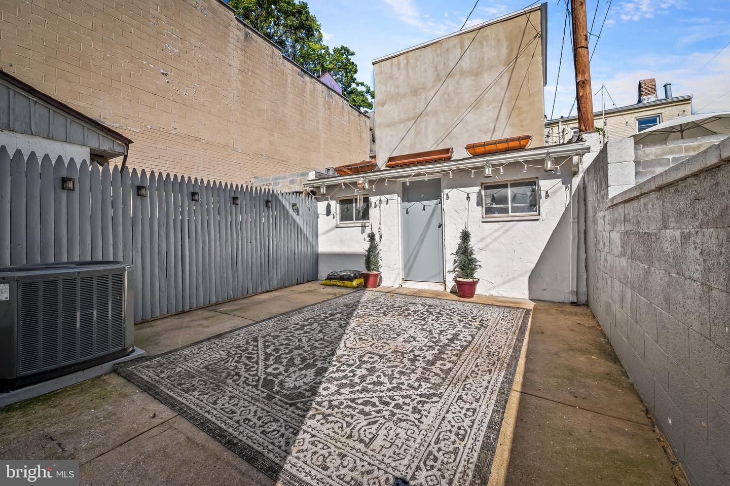 2314 Fleet Street photo 36