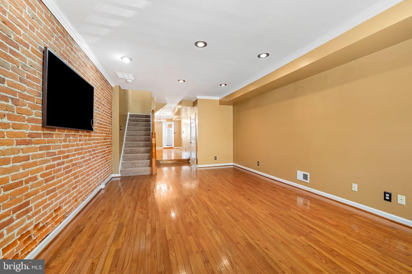 2314 Fleet Street photo 7