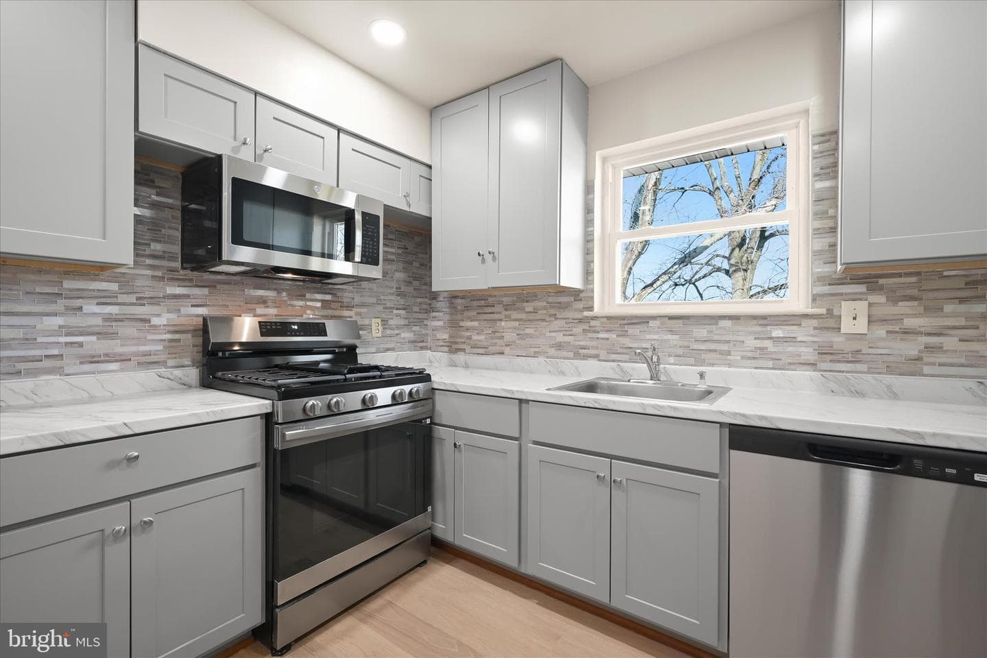 3619 Glengyle Avenue #8c photo 22