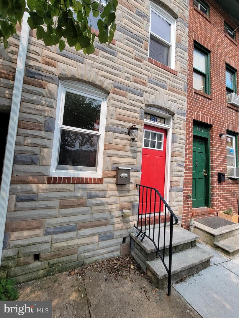 608 S Washington Street photo 2