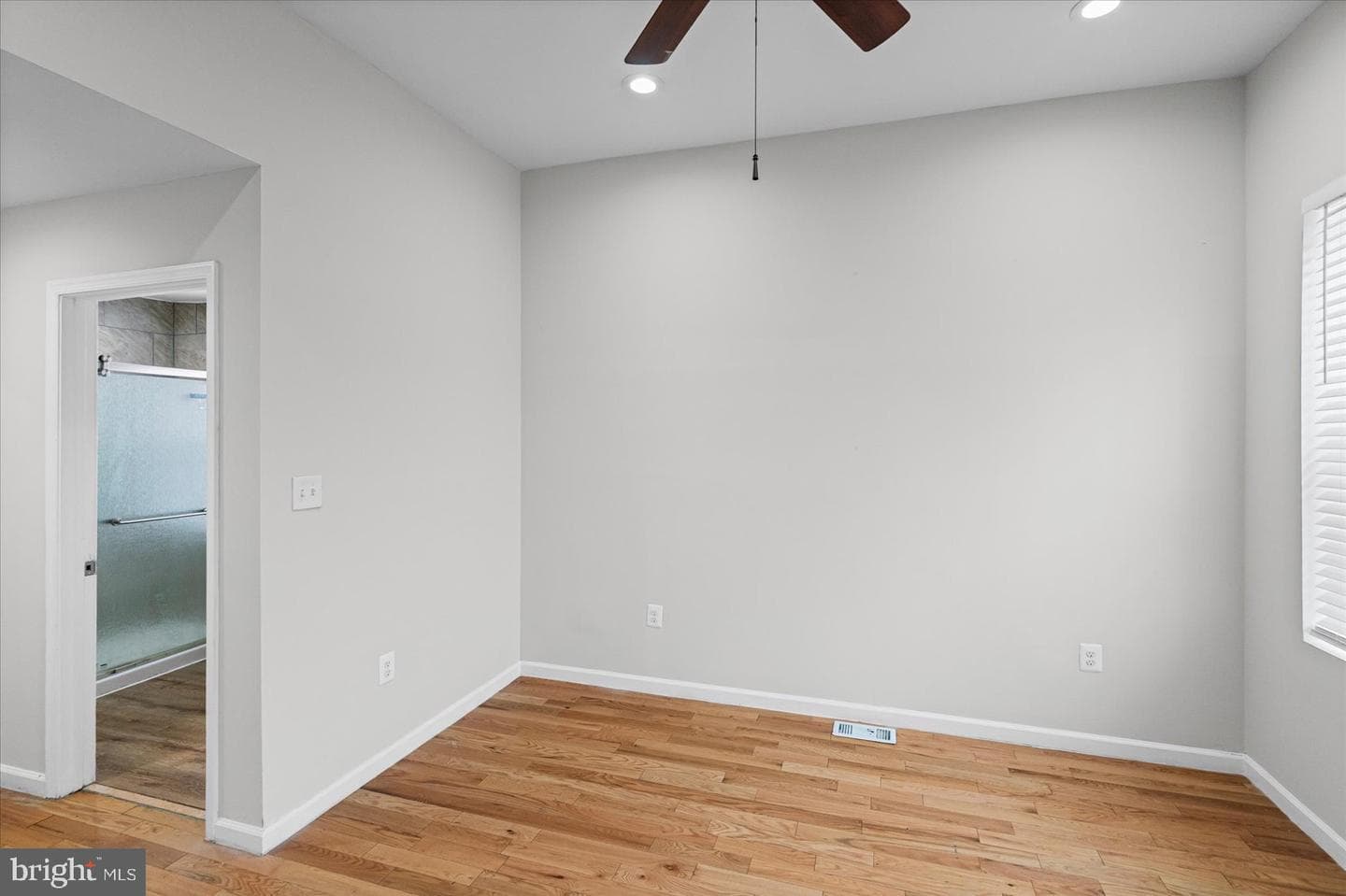 3201 E Fairmount Avenue photo 23
