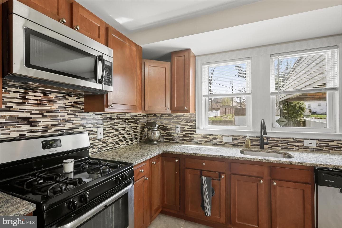2207 Woodbourne Avenue photo 20