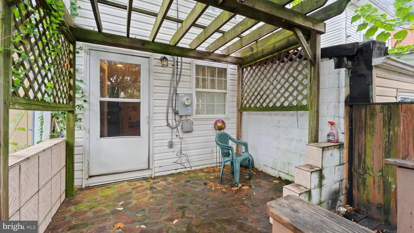 628 Scott Street photo 32