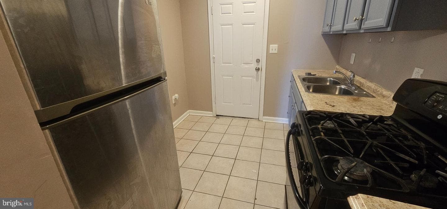 2548 Oswego Avenue photo 7