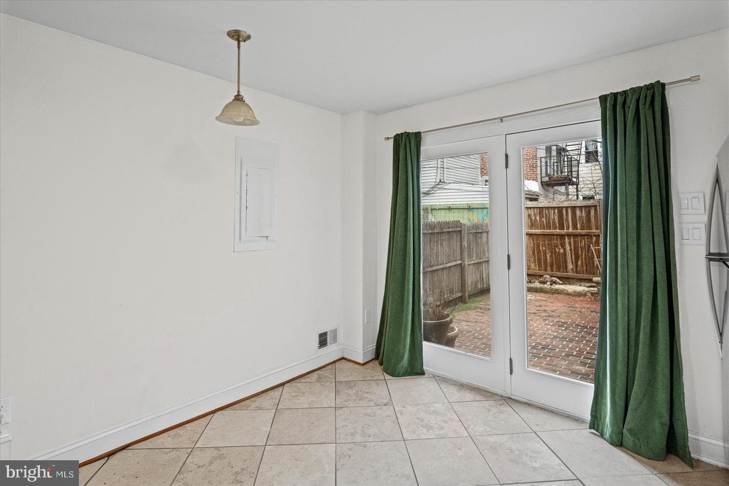 2208 E Lombard Street photo 12