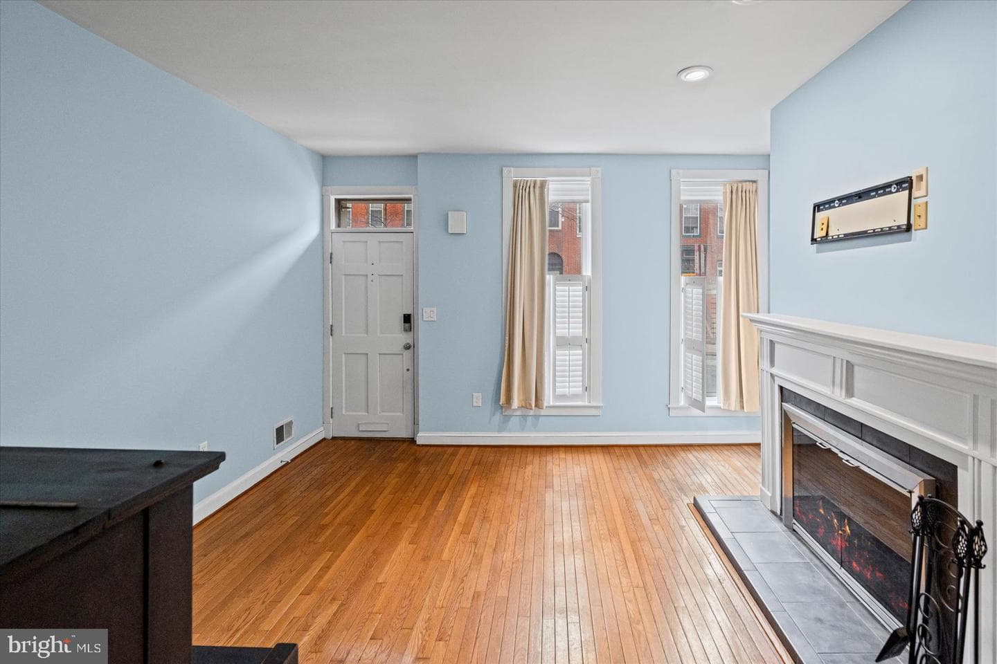 2208 E Lombard Street photo 5