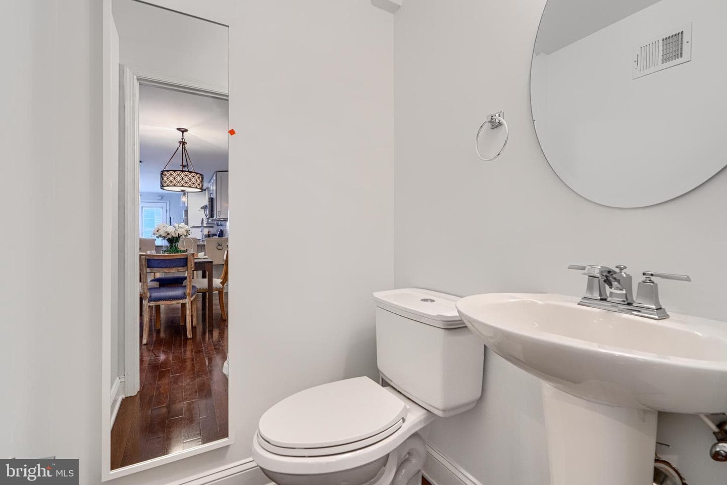 228 S Washington Street photo 10