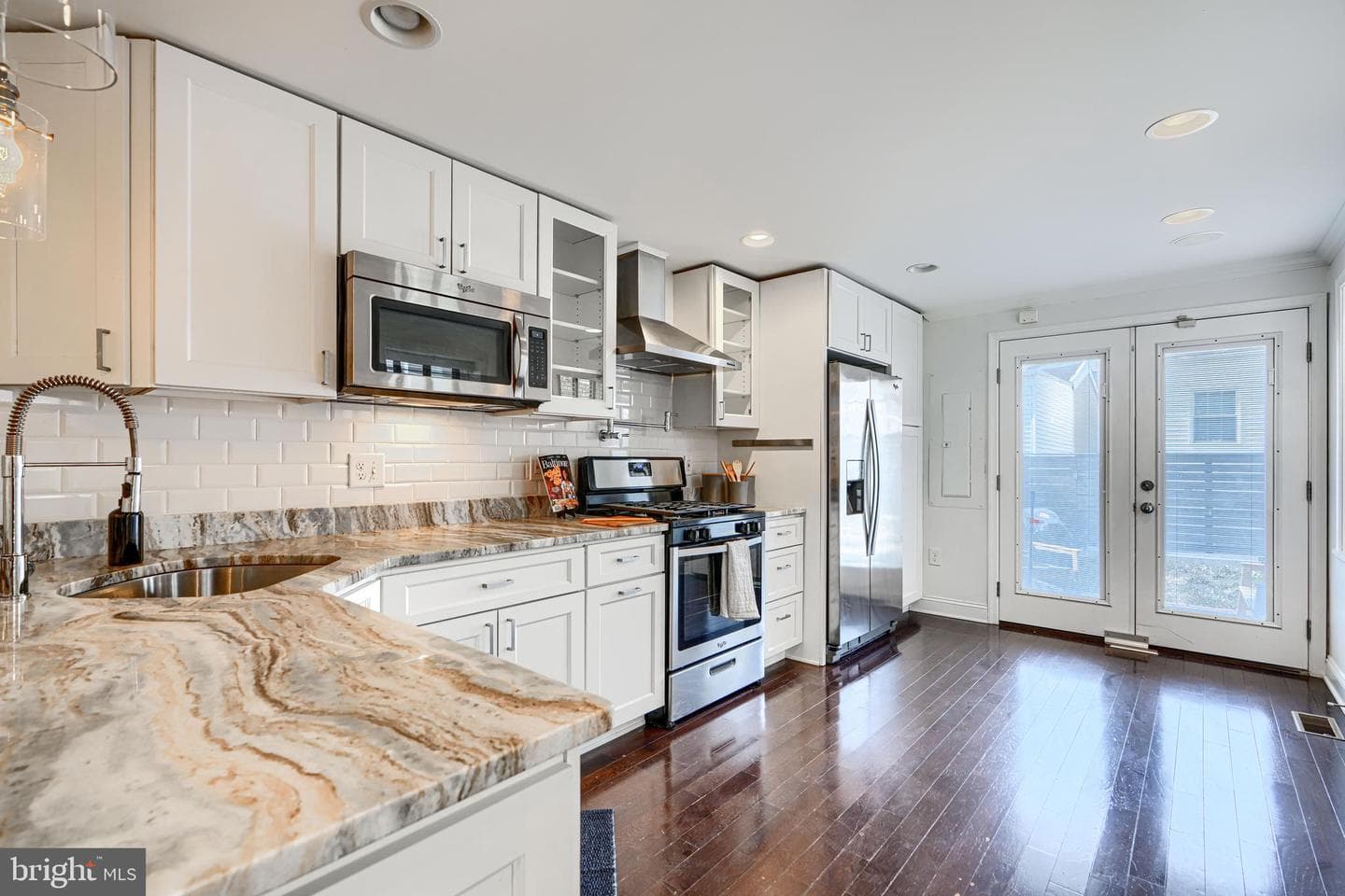 228 S Washington Street photo 15