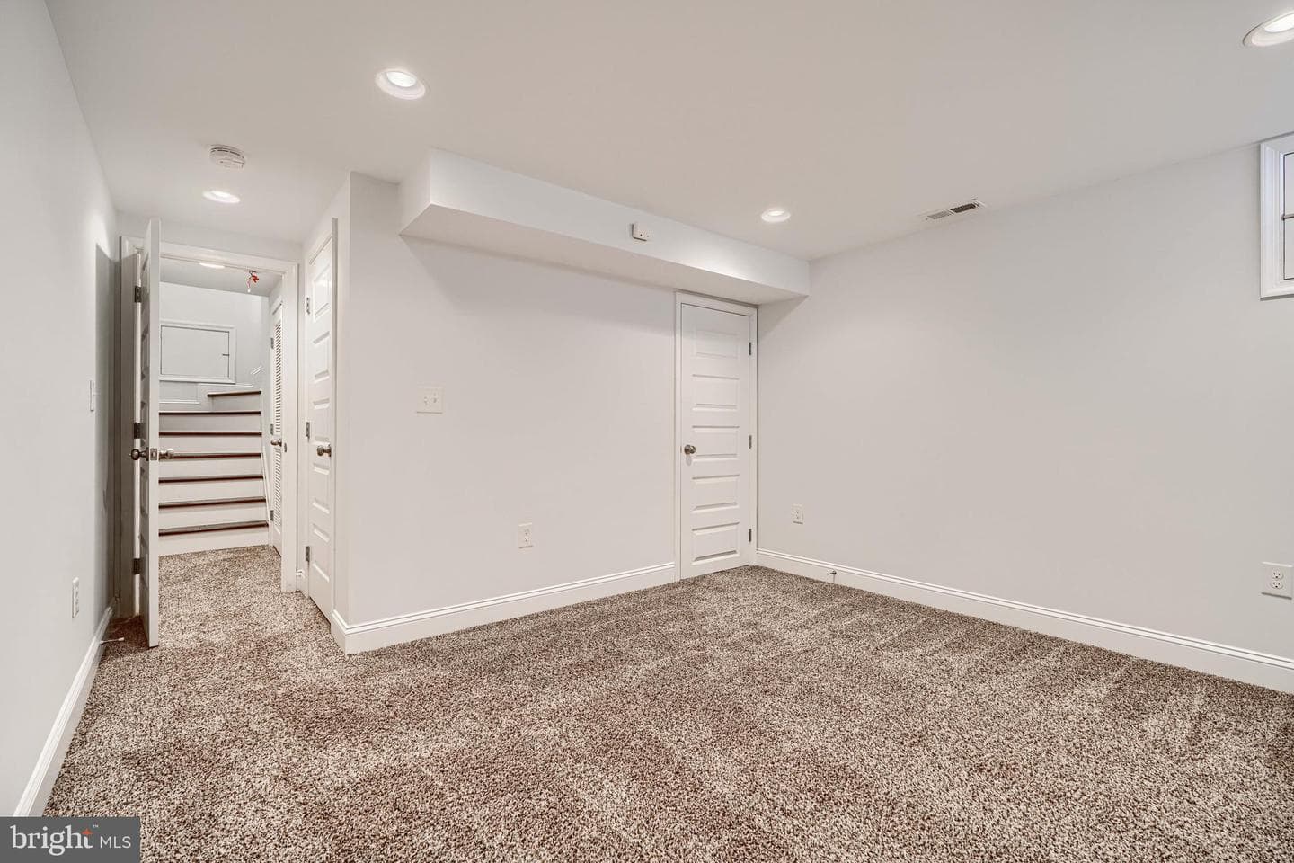 228 S Washington Street photo 19