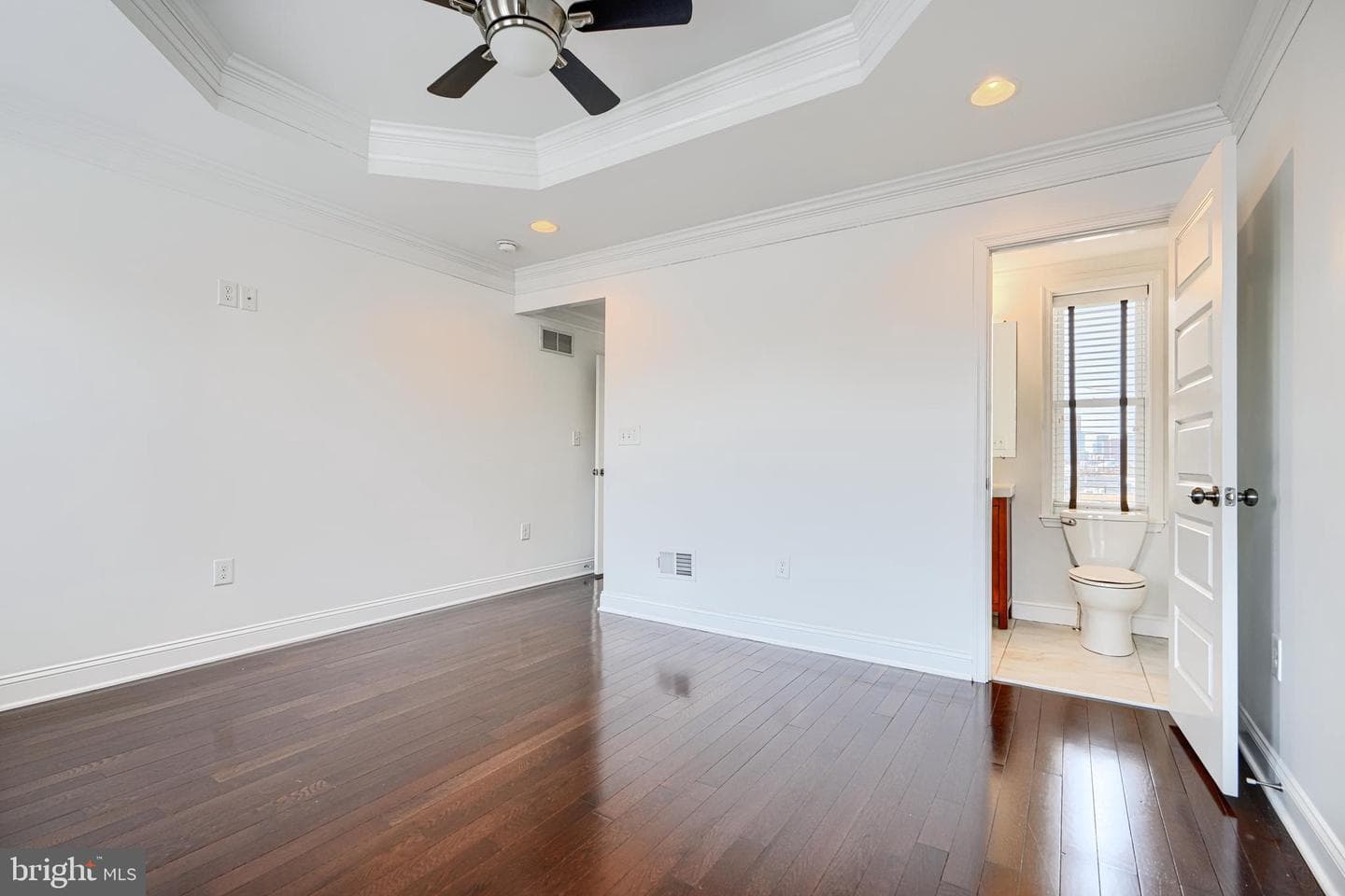 228 S Washington Street photo 43