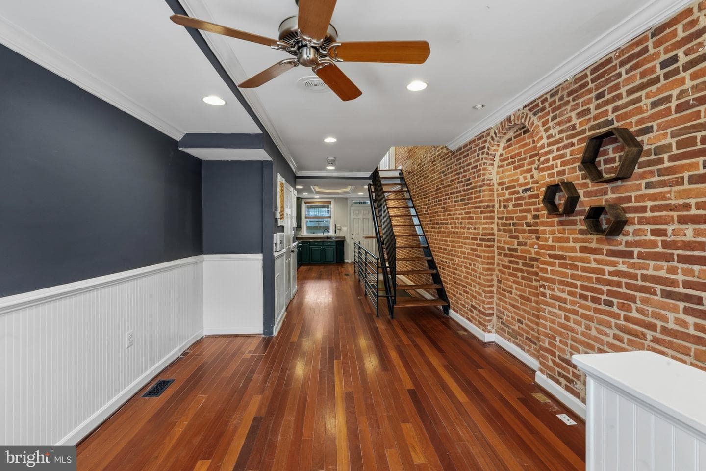 102 Burnett Street photo 6