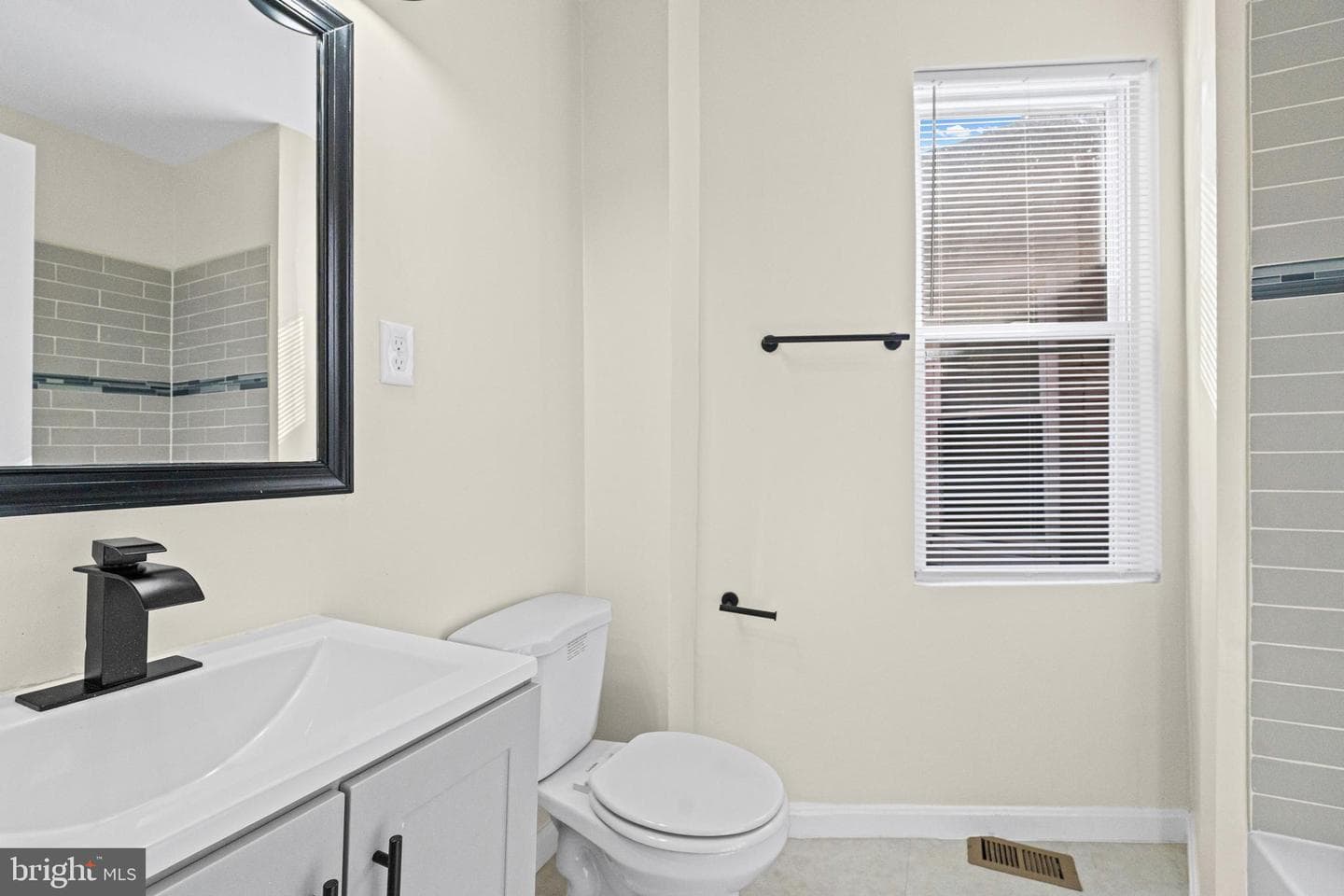 2828 Woodbrook Avenue photo 9
