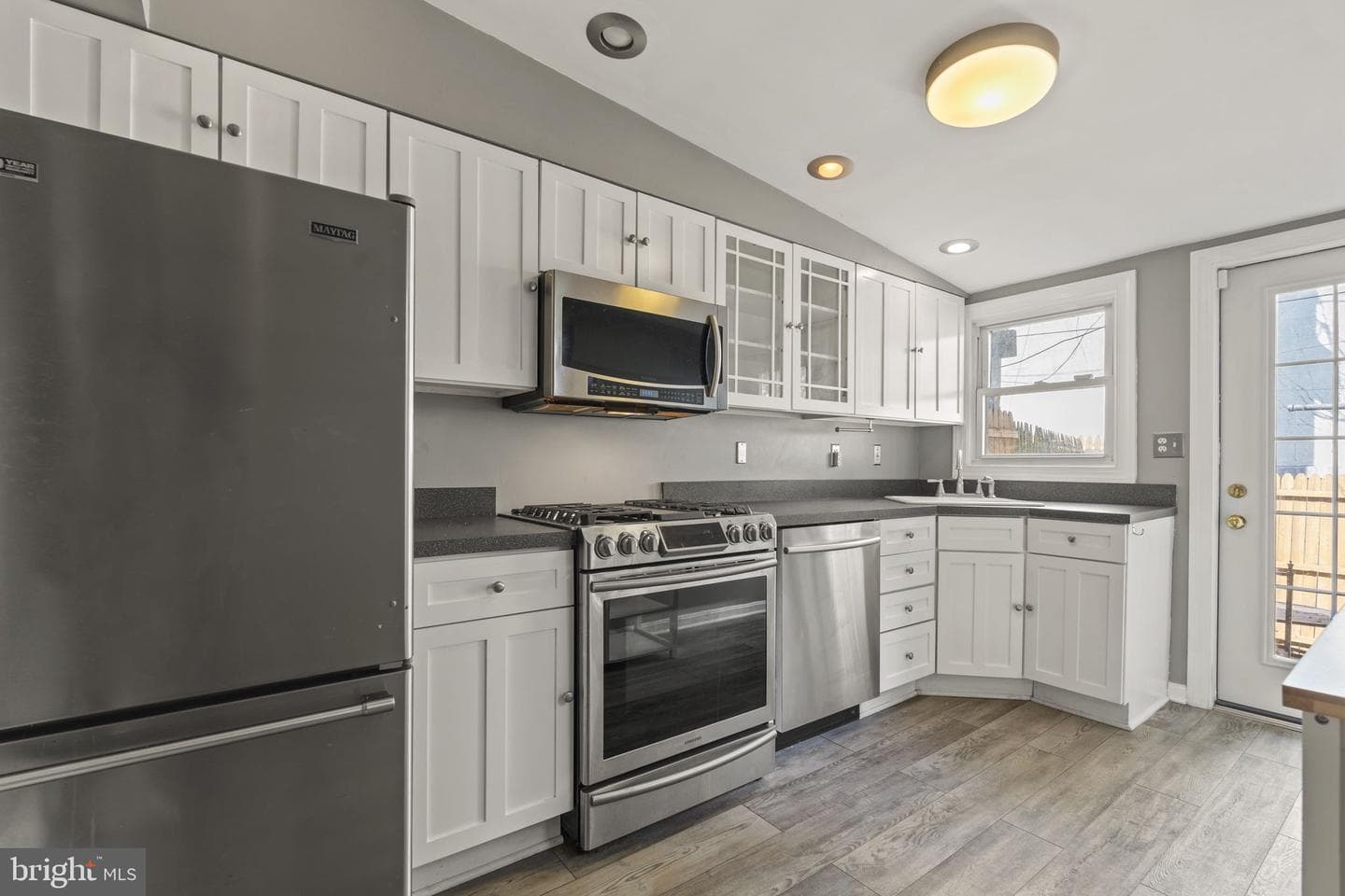 1206 William Street photo 13