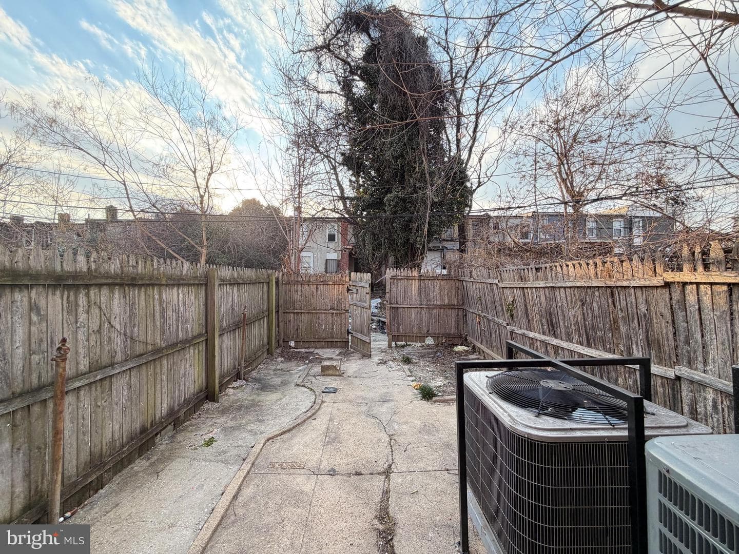 1726 N Fulton Avenue photo 7