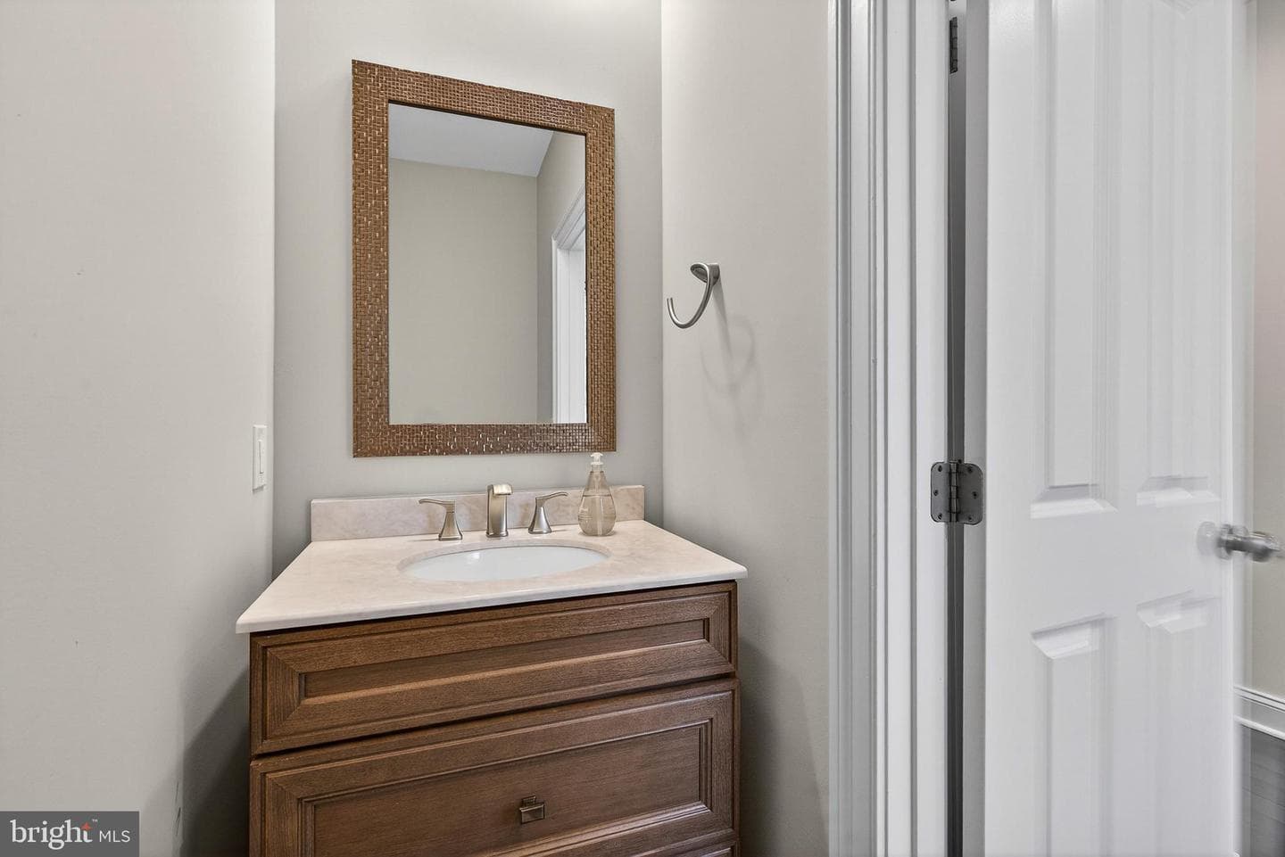 1007 S East Avenue photo 15