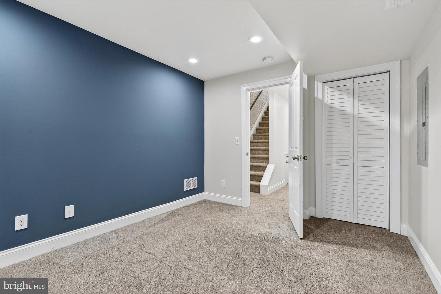 1007 S East Avenue photo 21
