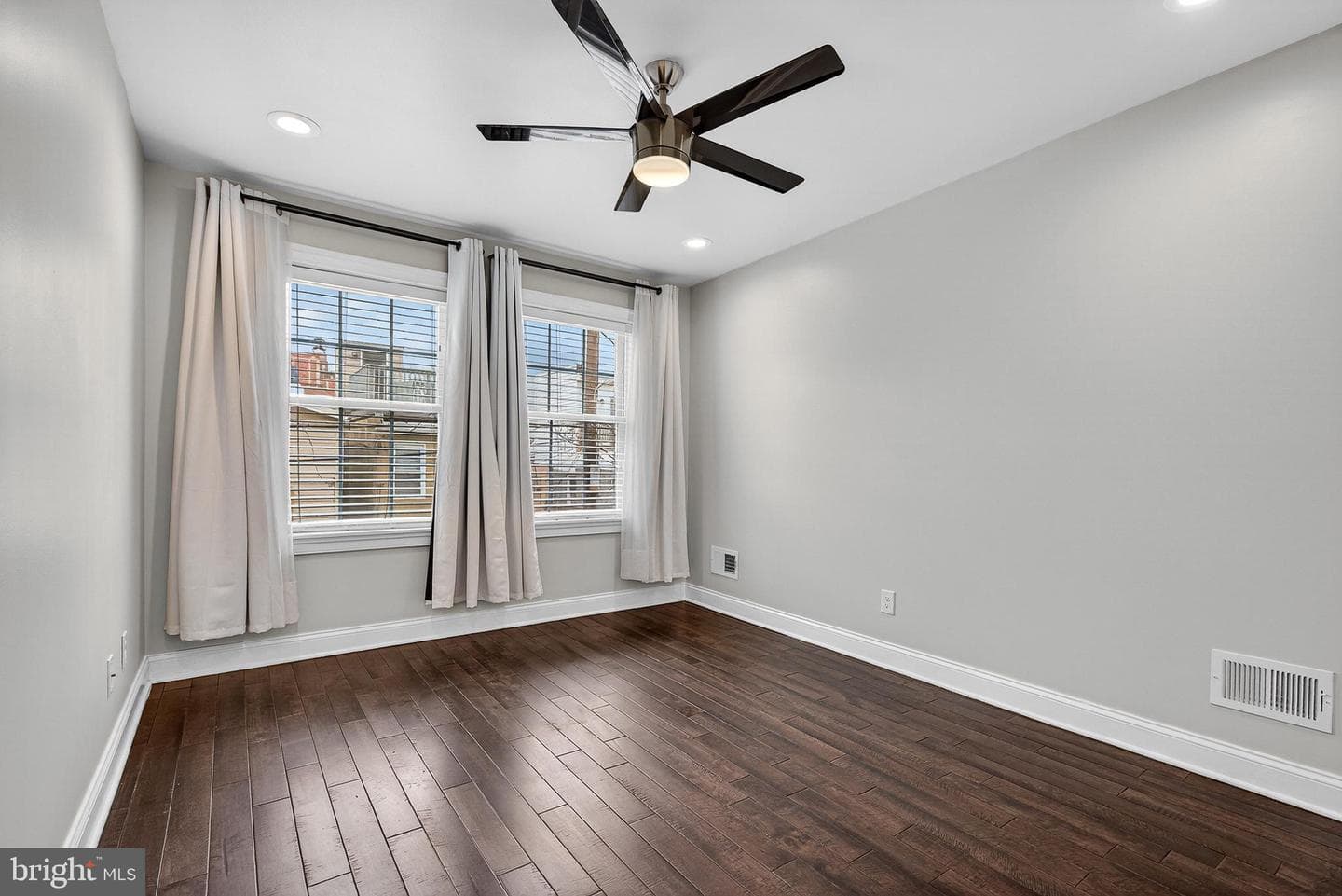 1007 S East Avenue photo 26