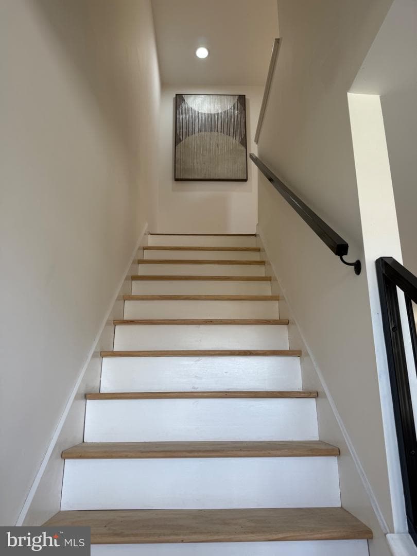 3435 Dupont Avenue photo 49