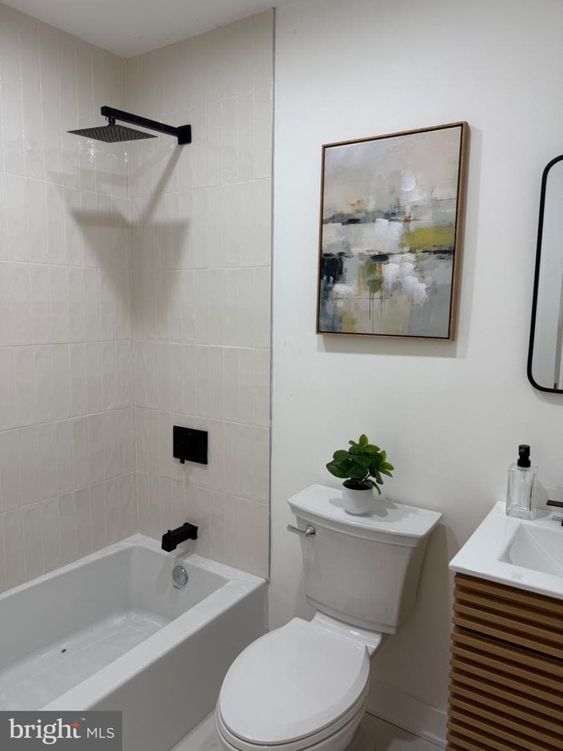 3435 Dupont Avenue photo 57