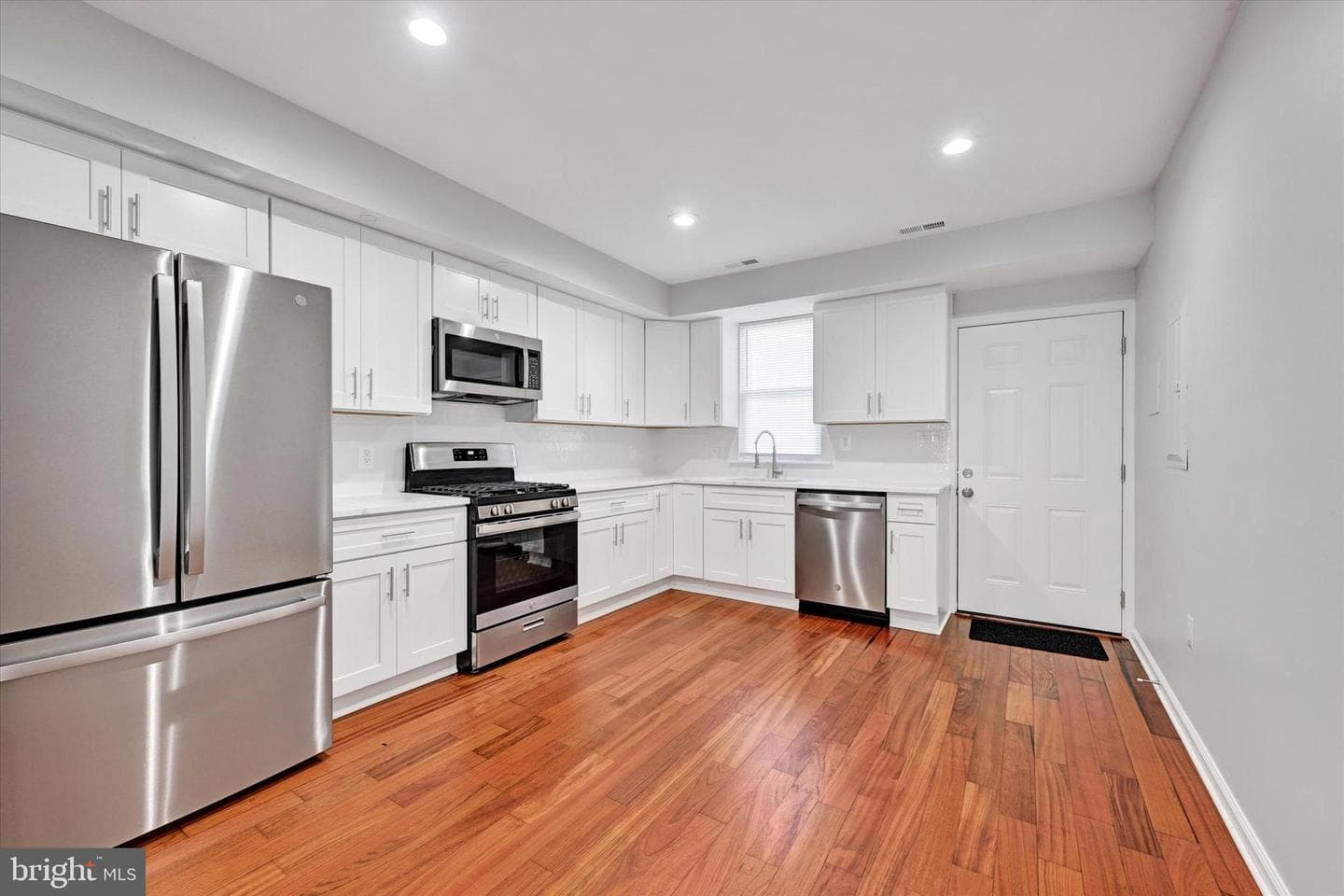 1138 Cleveland Street photo 6