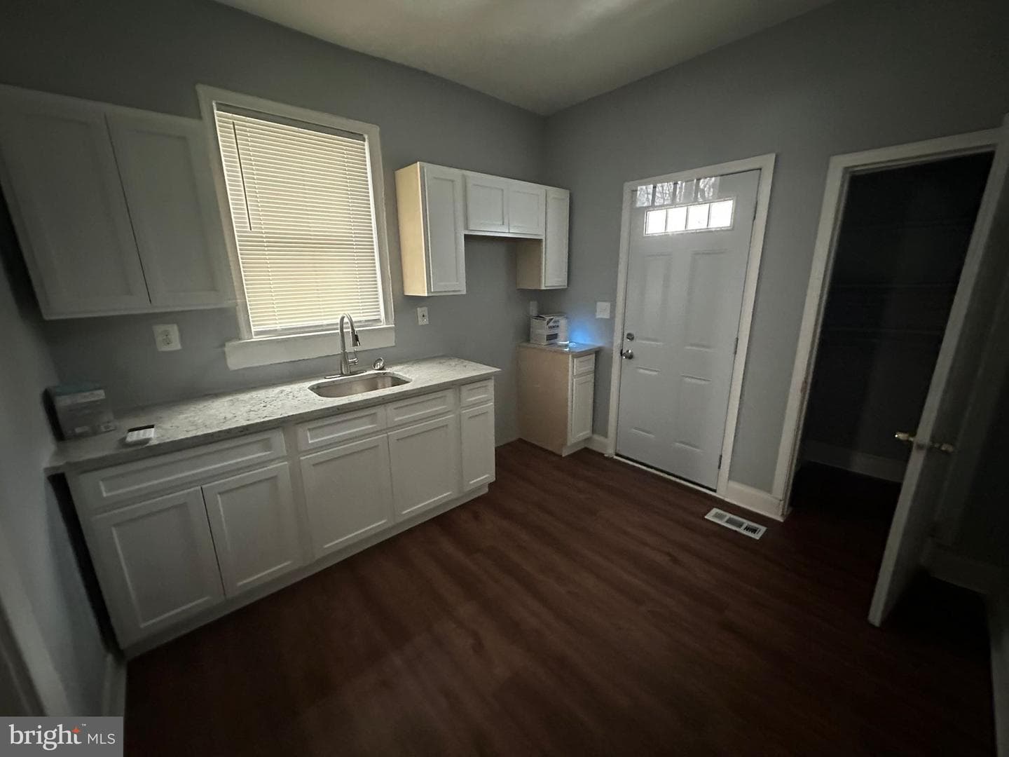 2806 Violet Avenue photo 9