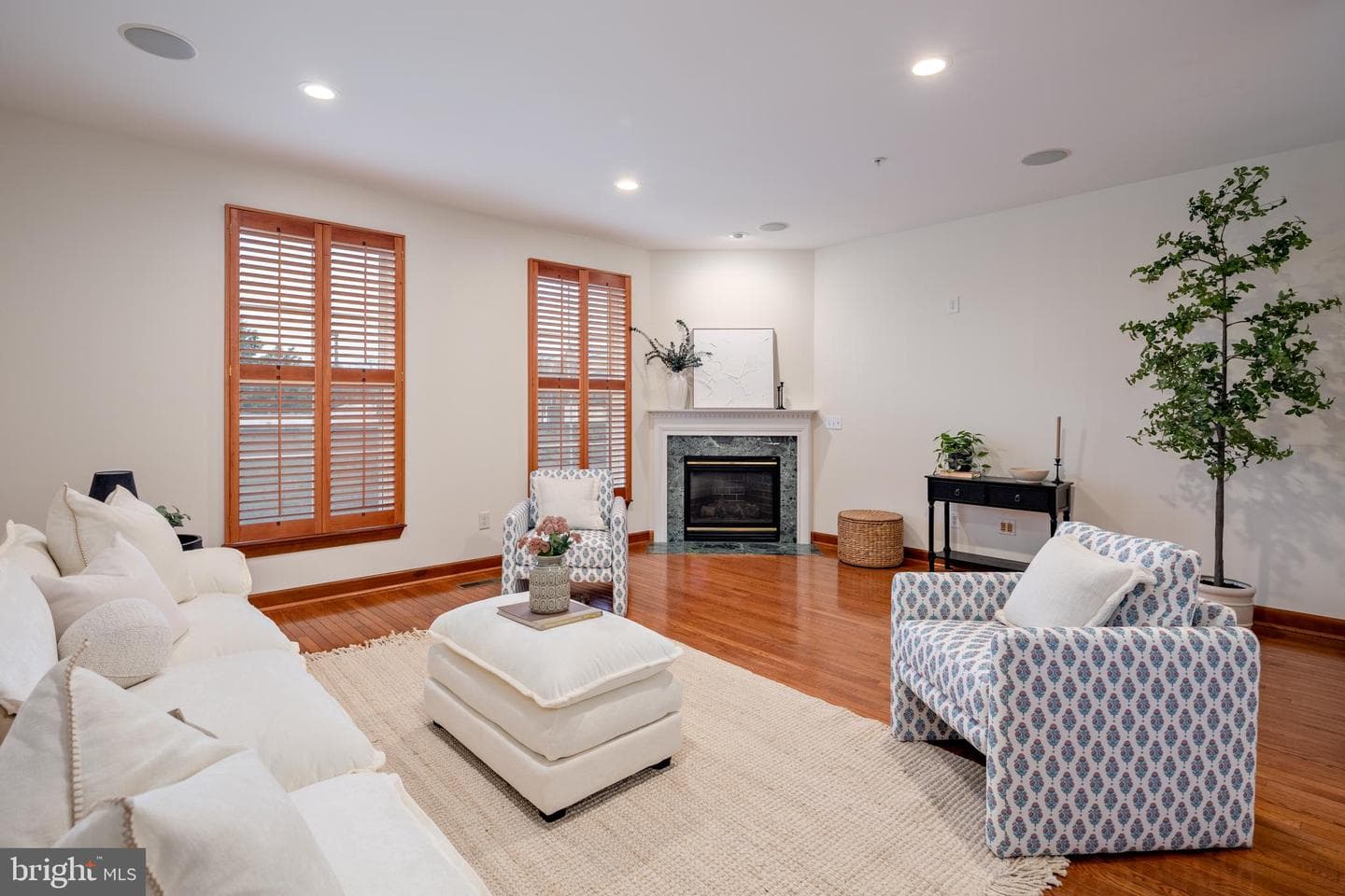 2349 Cambridge Walk photo 10