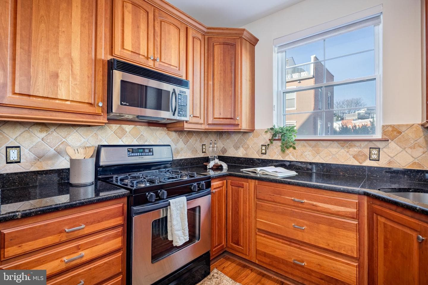 2349 Cambridge Walk photo 23